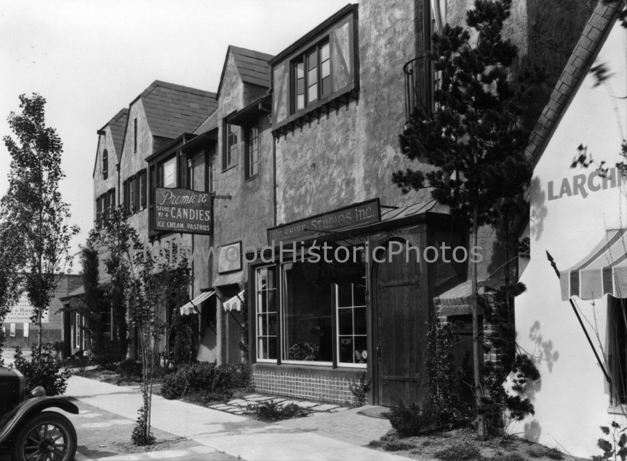 Larchmont Blvd 1929 WM.jpg
